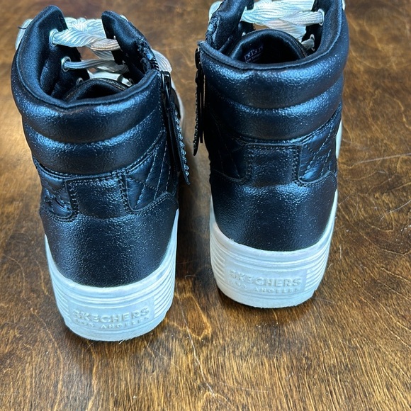 Sketchers - Picture 9 of 16